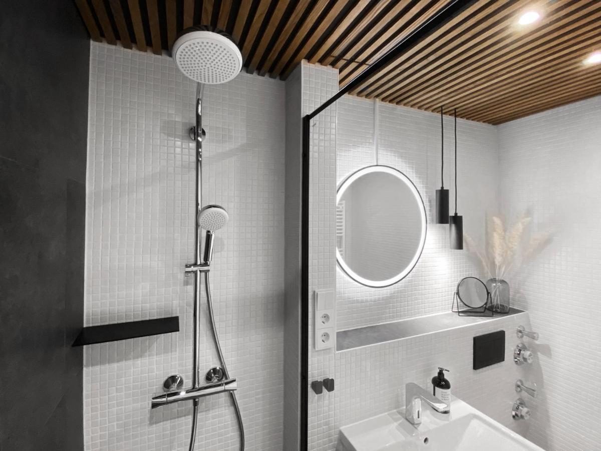 Seaside Rooms - Zentrales Design-Apartment Mit Balkon & Parkplatz - 2 Minuten Zum Strand تيميندورفير ستراند المظهر الخارجي الصورة